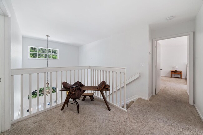 Building Photo - 1527 S Club Dr