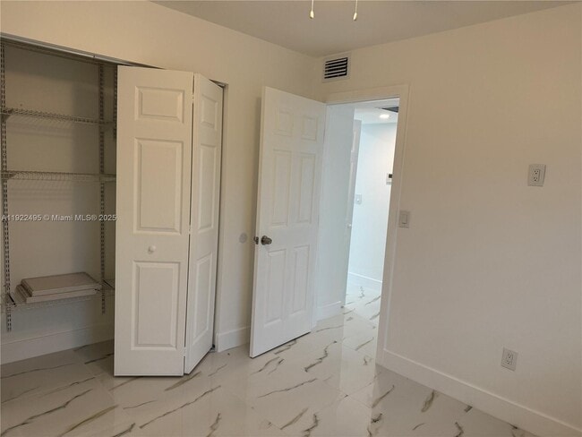 Building Photo - 9726 Hammocks Blvd