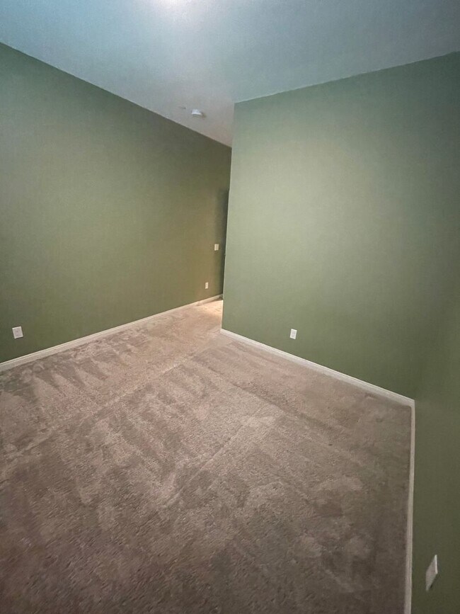 Building Photo - 31871 Eaton Ln