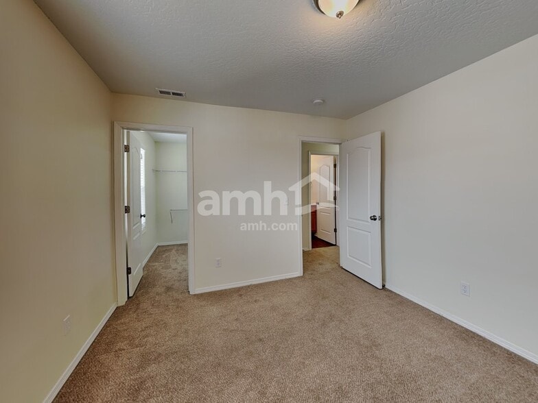 Building Photo - 9551 W Portola Dr