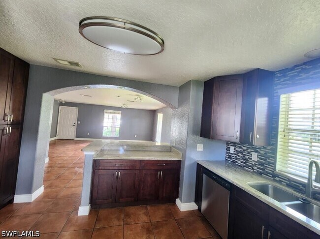 Building Photo - 416 Banyon Tree Cir