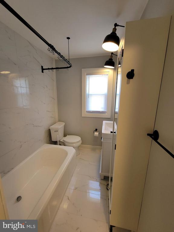 Building Photo - 540 N Read Ave