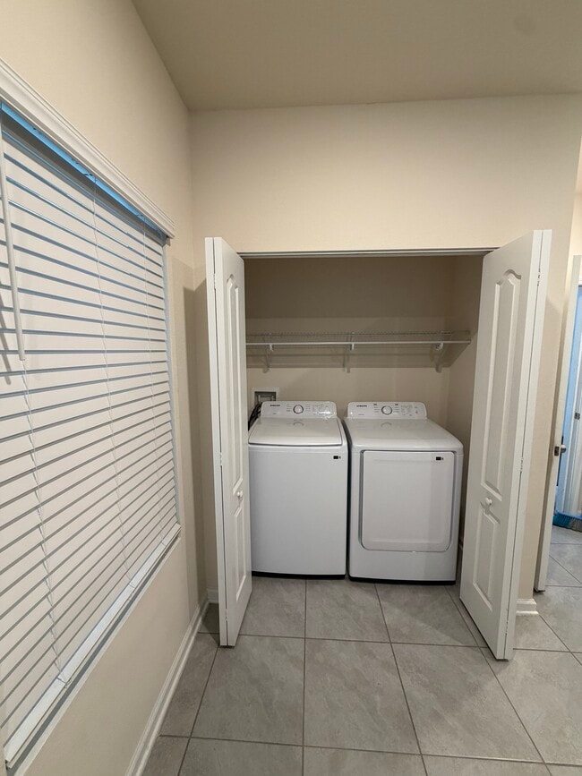 Building Photo - 9507 Star Dr