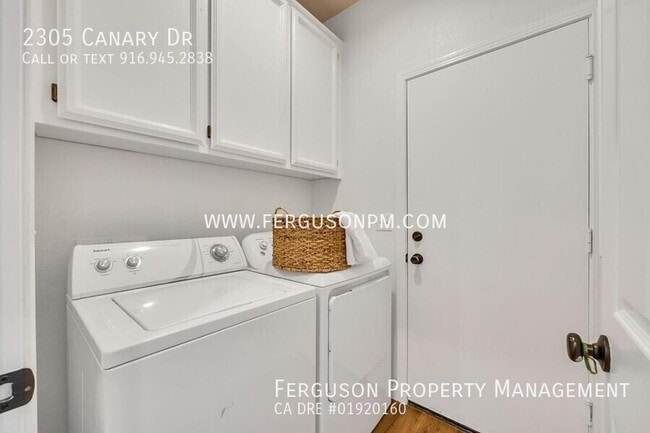 Building Photo - 2305 Canary Dr