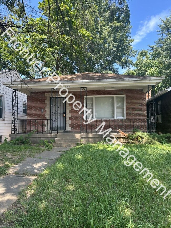 Primary Photo - Charming 3-Bedroom Brick Home in Pine Lawn...