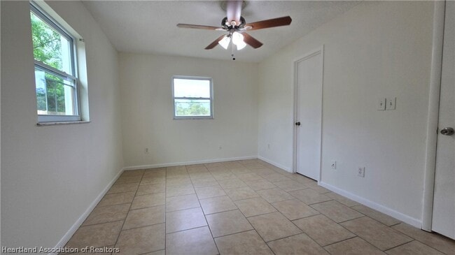 Building Photo - 1552 Cedarbrook St