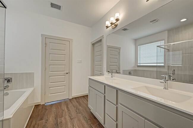 Building Photo - 28451 Hazel Trl