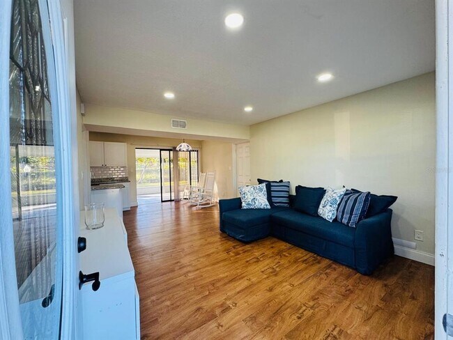 Building Photo - 7024 Moderna Way