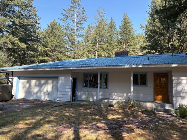 Building Photo - 3029 River Bend Dr