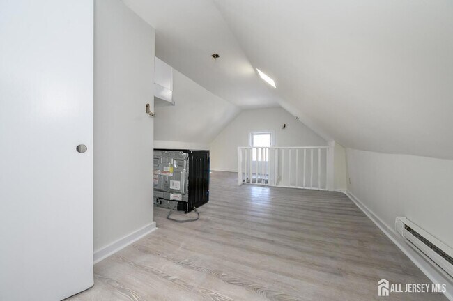 Building Photo - 377 Delavan St