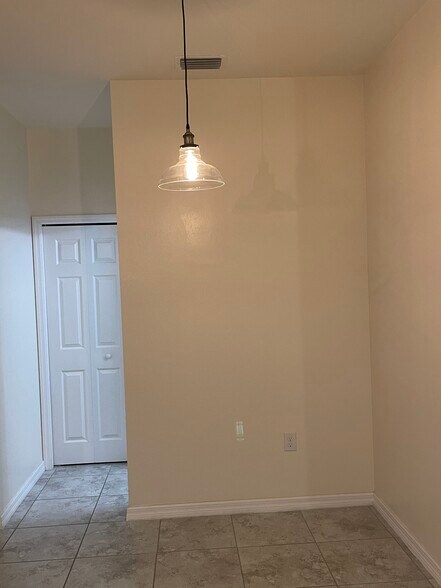 Building Photo - 24484 Zephyr Ct