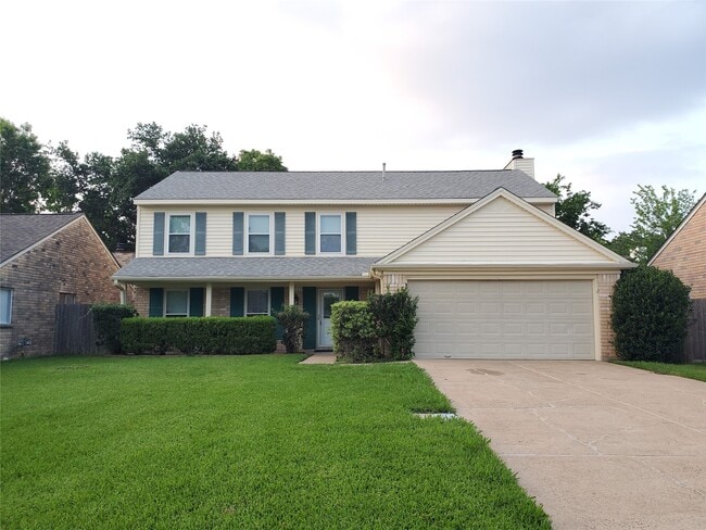 Building Photo - 3323 Green Fields Dr