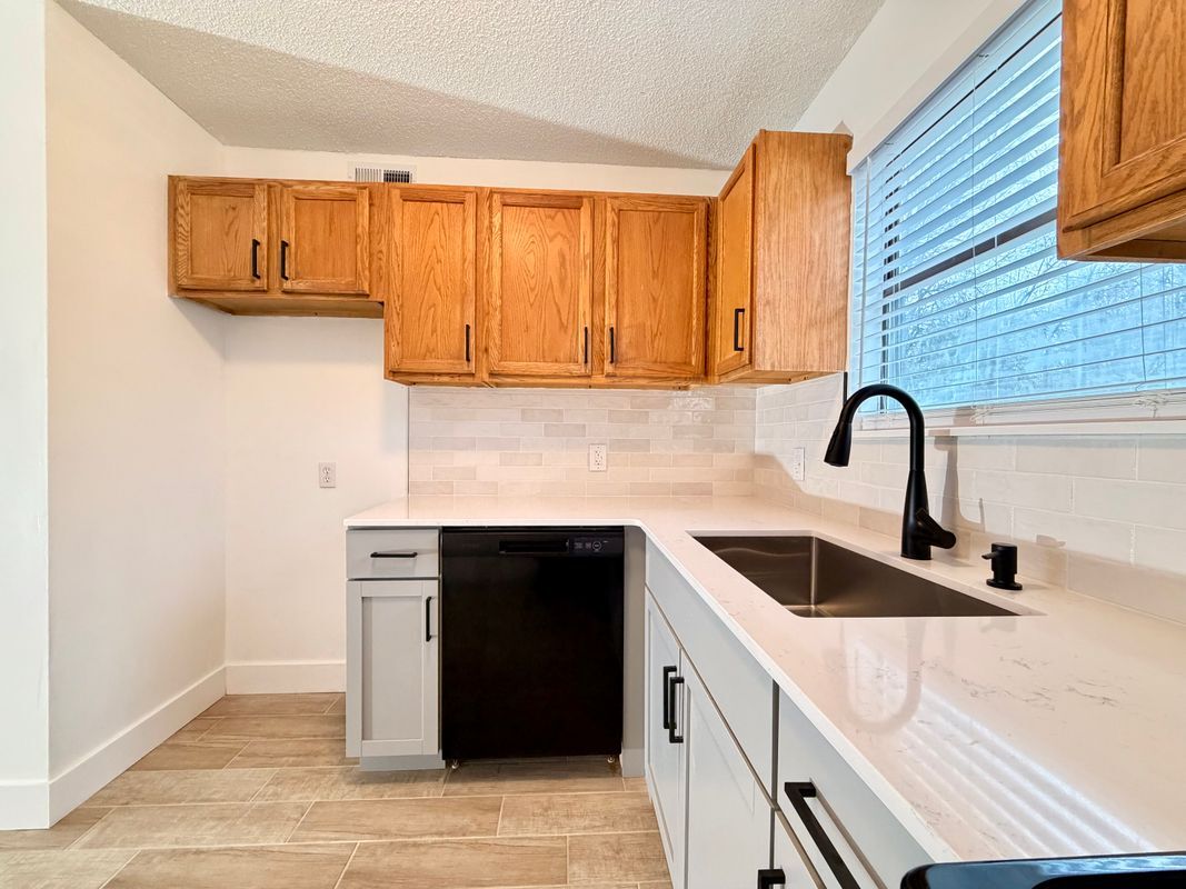 Building Photo - 531 N Betty Jo Dr