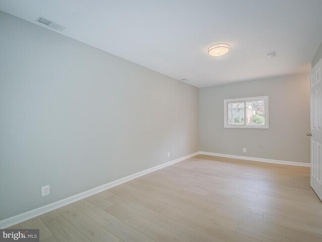 Building Photo - 6812 Landor Ln