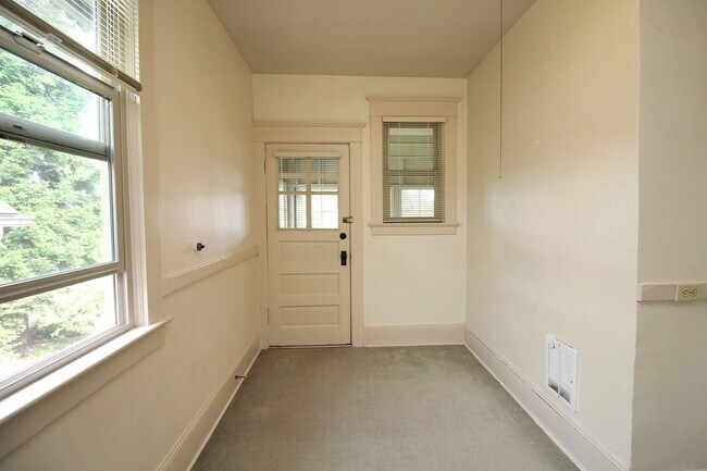 Building Photo - 3628-3634 SE Milwaukie Ave