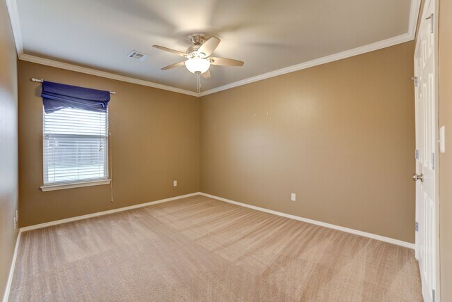 Building Photo - 3 Bed / 2 Bath in Collinsville!