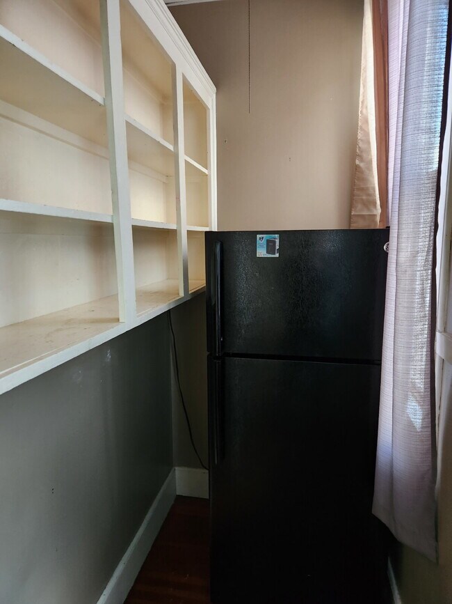 Building Photo - Large 1 Bedroom Downtown Nashua