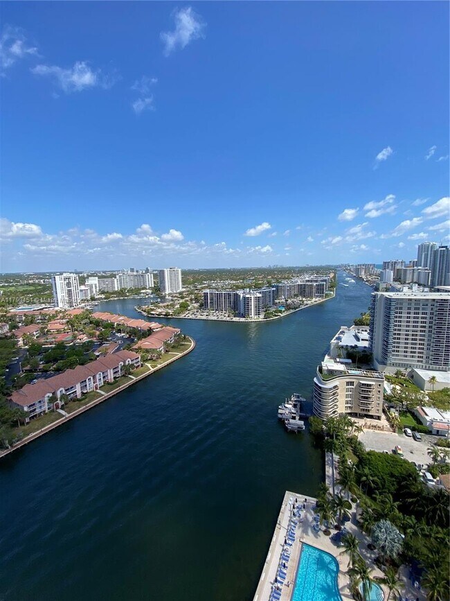 Building Photo - 4010 S Ocean Dr