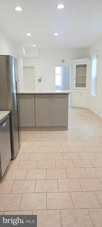 Building Photo - 607 N 33rd St