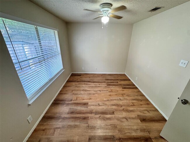 Building Photo - 9624 Sugar Hill Dr
