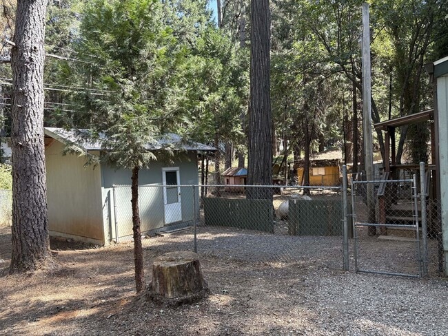 Building Photo - 14822 Magalia Dr