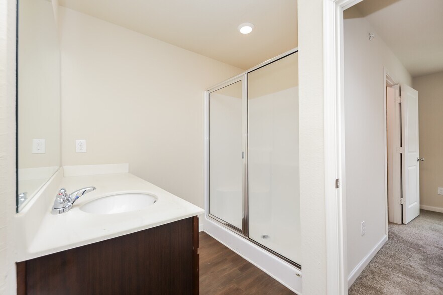 Building Photo - 207 Highwood Ln