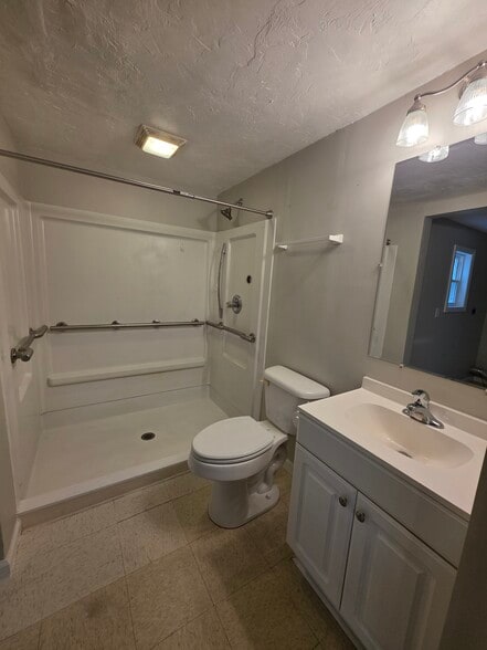 Building Photo - 324 3rd St