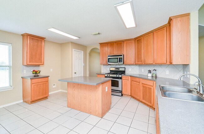 Building Photo - 6419 Bennington Springs Dr