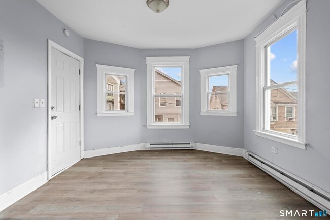 Building Photo - 33 Albert Pl