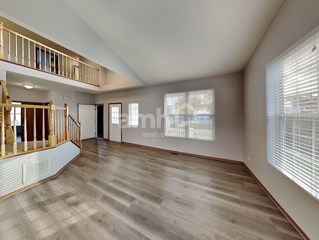 Building Photo - 3803 Saratoga Dr