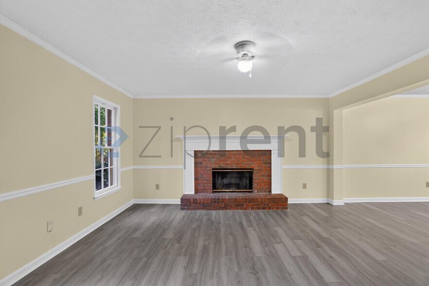 Building Photo - Unit