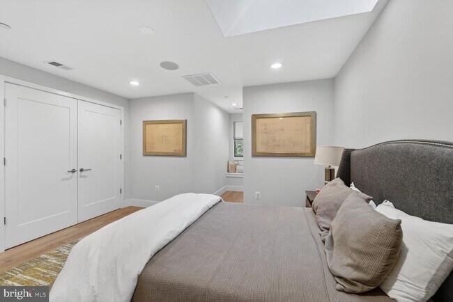 Building Photo - 5310 Dorsett Pl NW