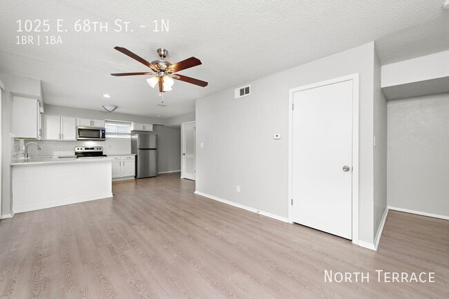 Building Photo - 1025 E 68th St