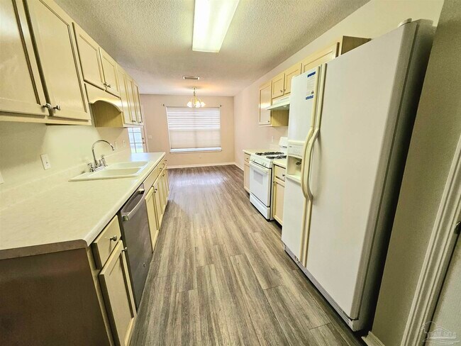 Building Photo - 3331 Two Sisters Wy