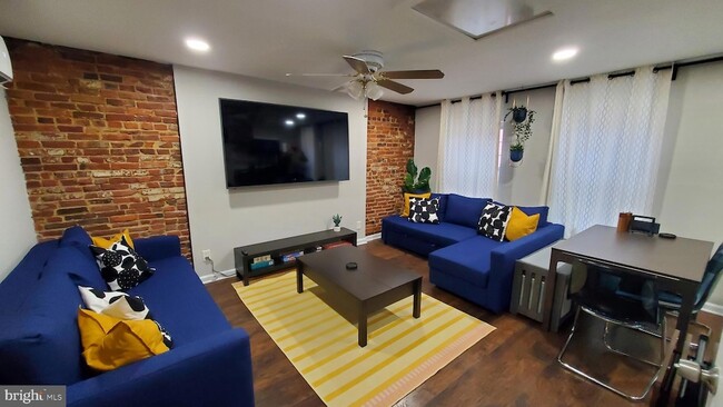 Building Photo - 244 S Exeter St