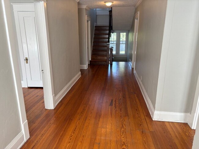 Building Photo - Historic Downtown Murfreesboro TN 3050 SF, 5BR/2BA for rent