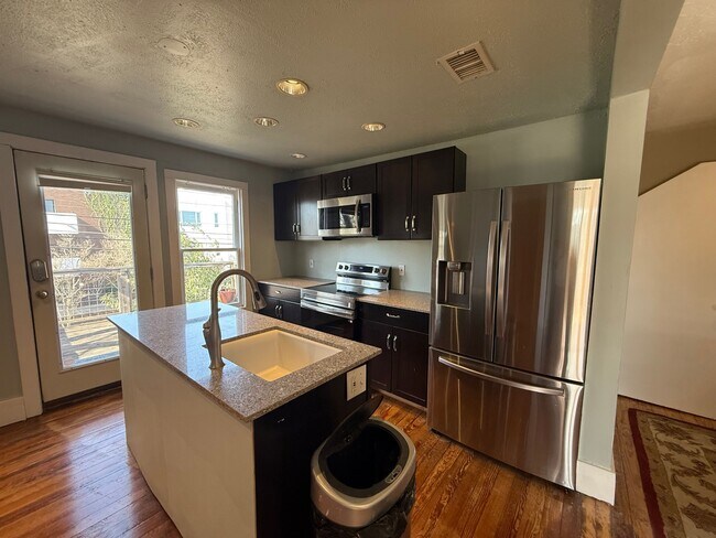 Building Photo - 1822 W 35th St