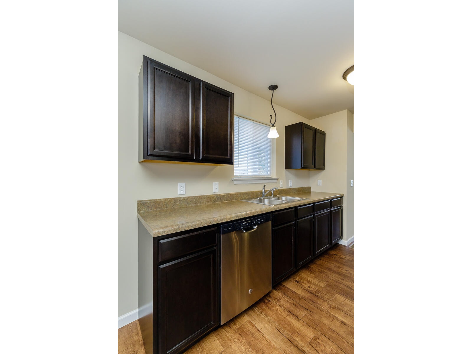 Building Photo - 810 Waler Dr