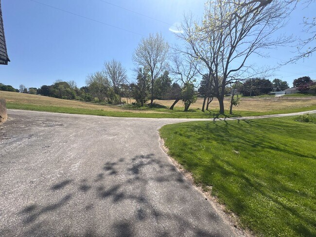 Building Photo - Short Term Lease Only-4 Bedroom 2 Bath Farmhouse, Pond, Acres, Dallastown SD