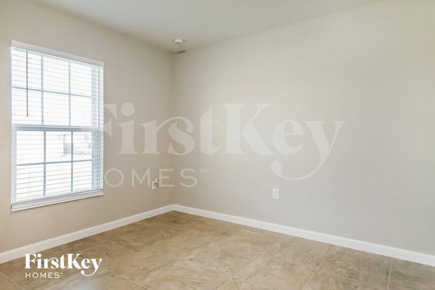 Building Photo - 646 Lindbergh Wy