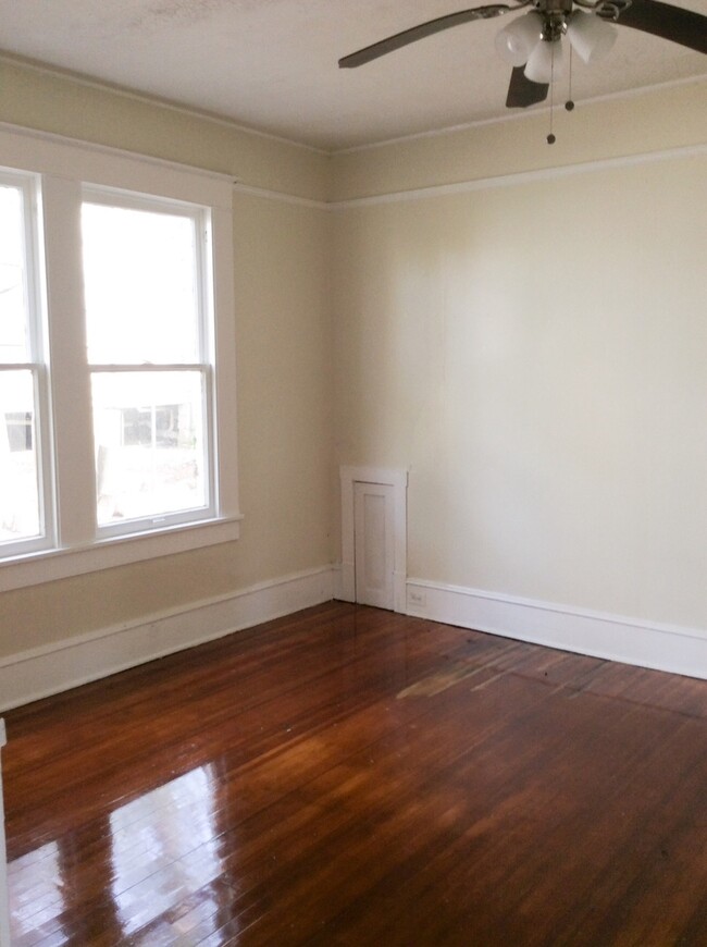 Building Photo - 3 bedroom 1 bath in the Highland's Histori...