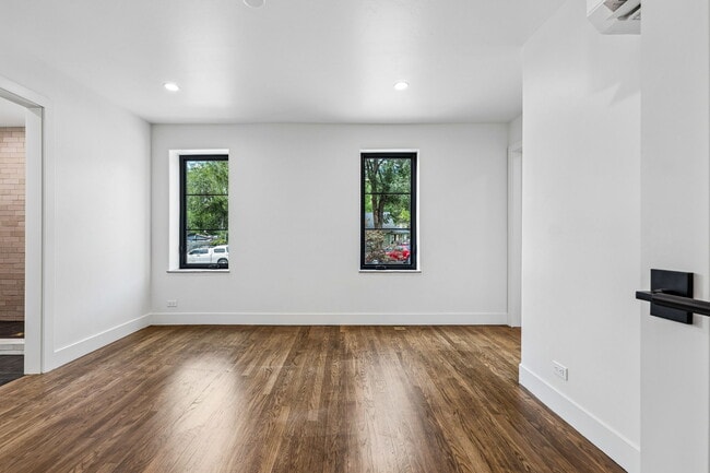 Building Photo - 669 E 8th Ave