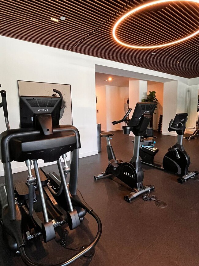 Building Photo - Luxury Condo in Lexington at Central Park West - Available Beginning of September!!