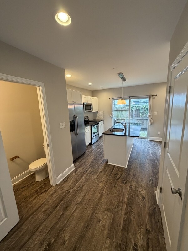 Building Photo - 2733 Latona St
