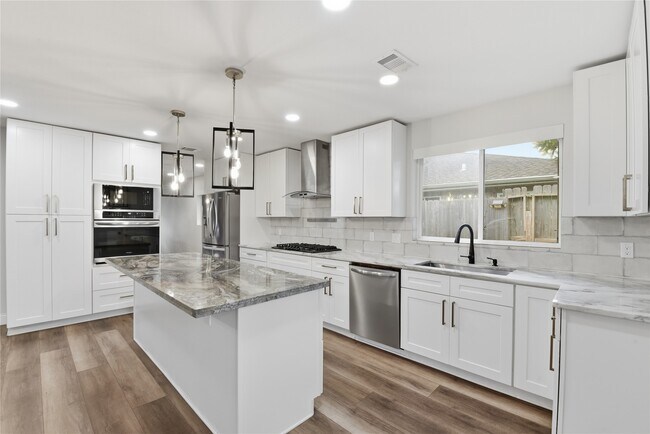 Building Photo - 2606 Parana Dr