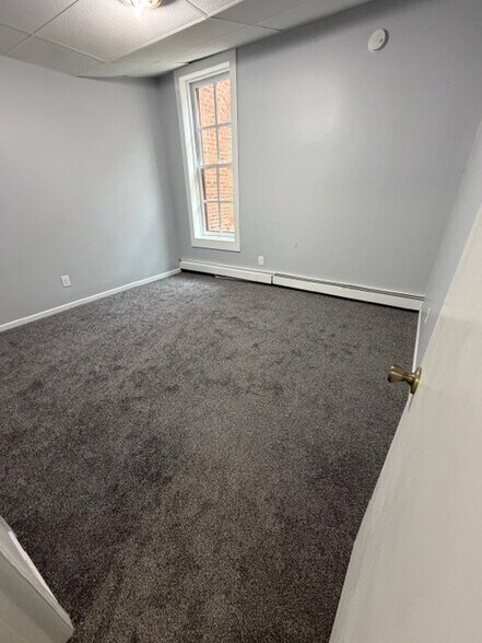 Building Photo - 205 Plum St