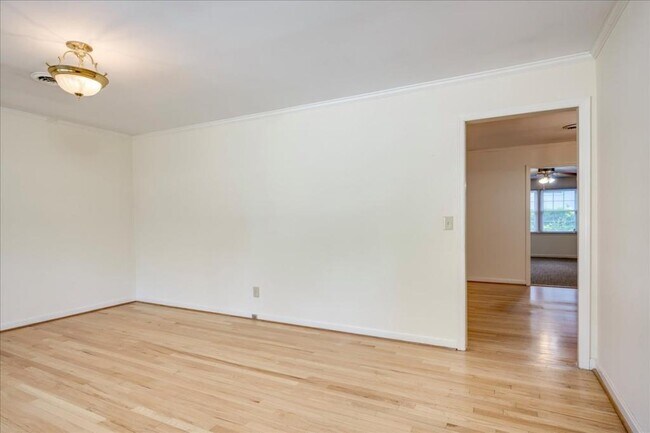 Building Photo - 552 Whitehead Dr