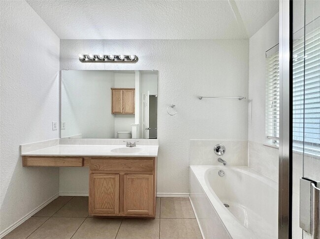 Building Photo - 1015 Aiken Dr