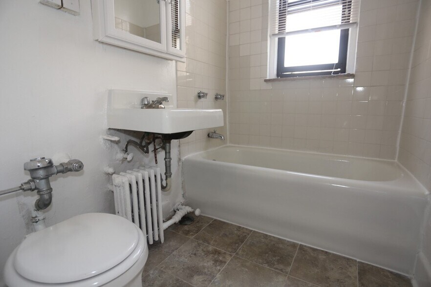 Building Photo - 3824 N Fremont St