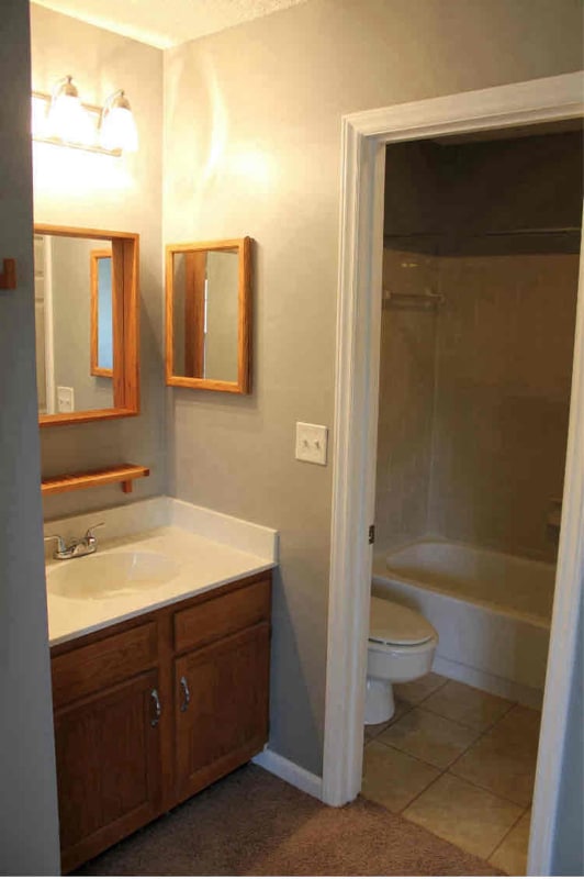 Building Photo - 8259 Golf Ridge Dr